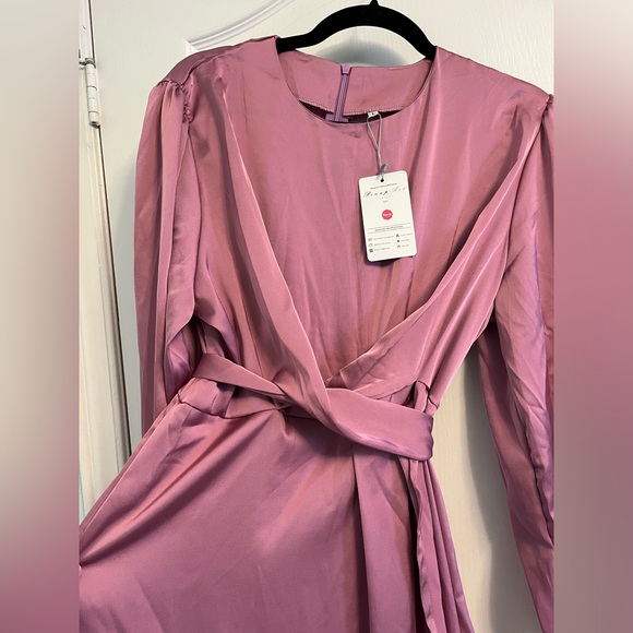 Bridesmaid dress. Rich purple colour. Long sleeve midi high low dress. - Picture 3 of 3